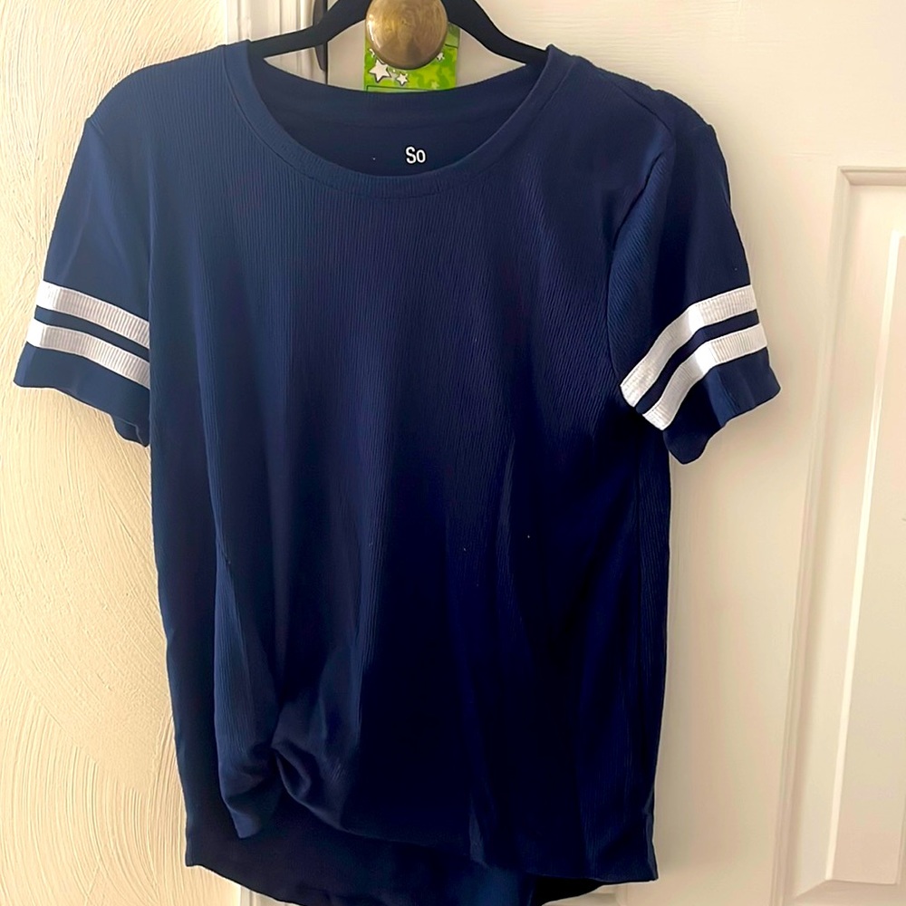 So Brand: Medium: Navy blue crinkle top
